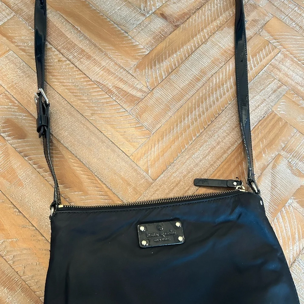 Kate Spade Black Shoulder Bag with Textured Fabric - Picture 2 of 6